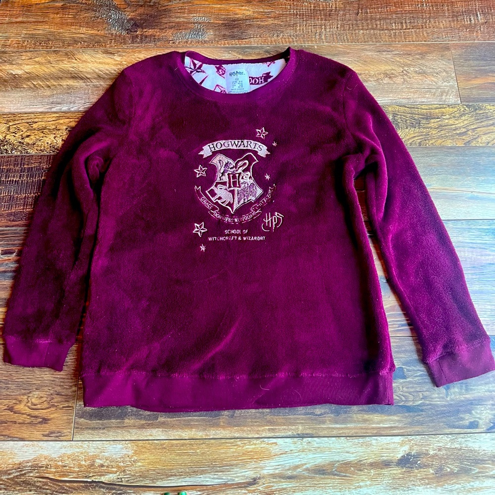 Harry Potter Hogwarts ladies size medium burgundy and gold plush sweatshirt